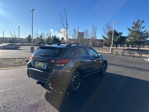 Used 2023 Subaru Crosstrek 2.0i Premium image 3