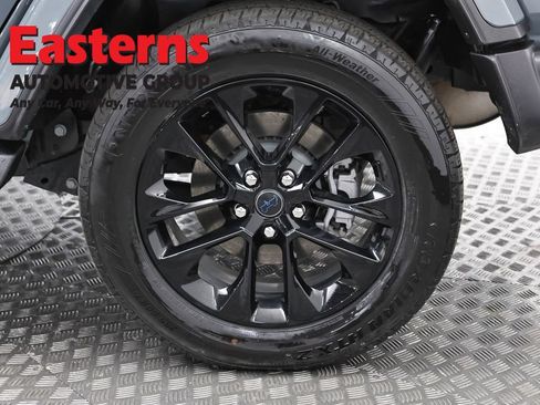 Used 2025 Jeep Wrangler Unlimited Sahara AWD/4WD image 33