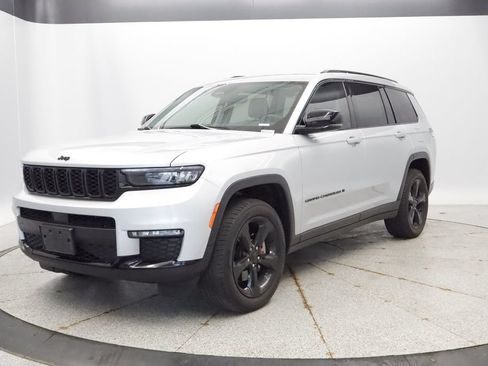 Used 2022 Jeep Grand Cherokee L Limited w/ Black Appearance Package AWD/4WD image 1