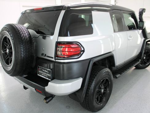 Used 2008 Toyota FJ Cruiser 2WD image 25