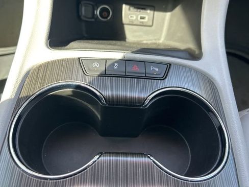 Used 2023 GMC Acadia SLT image 33