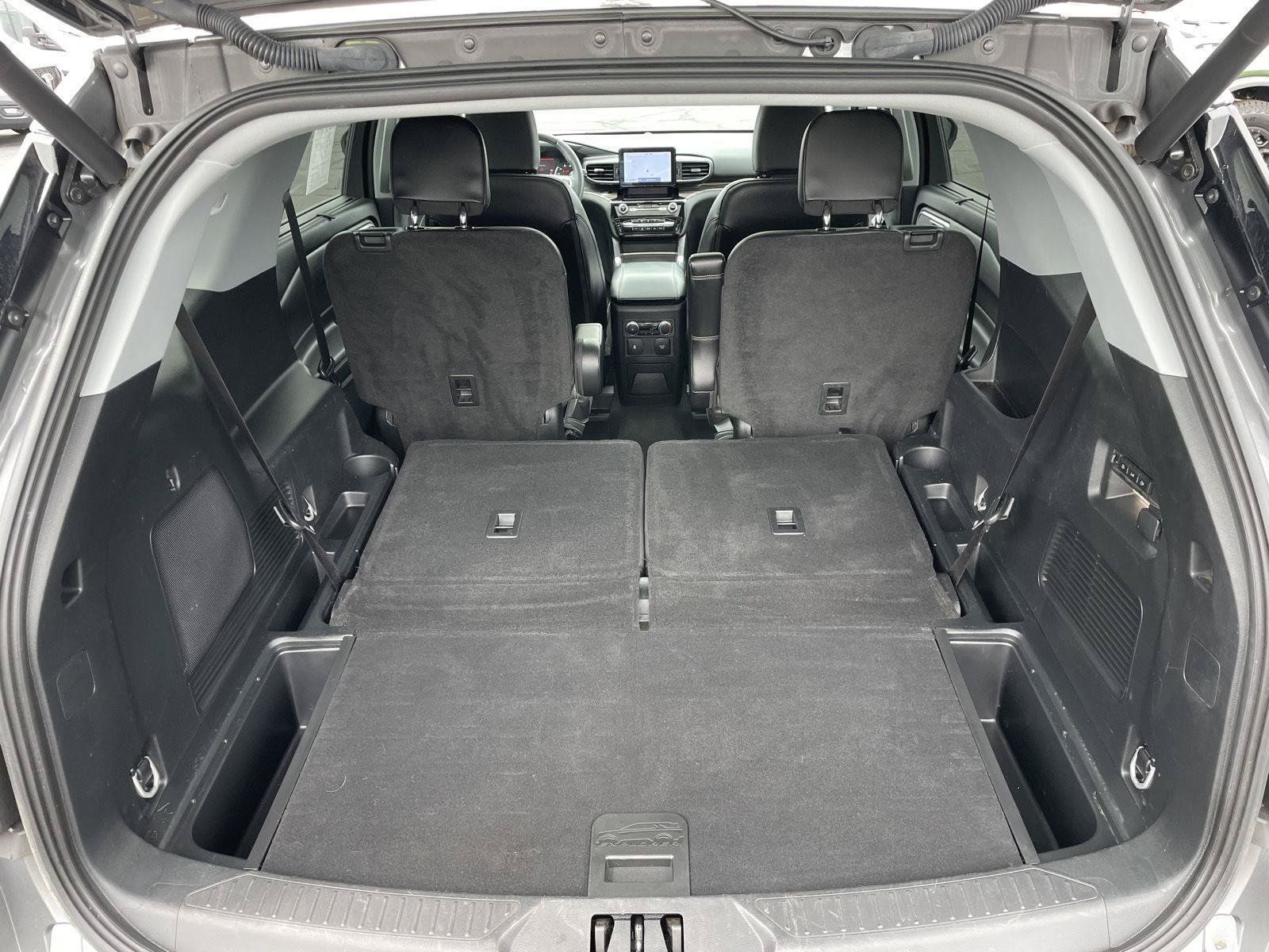 Used 2024 Ford Explorer Limited w/ Equipment Group 301A AWD/4WD image 32