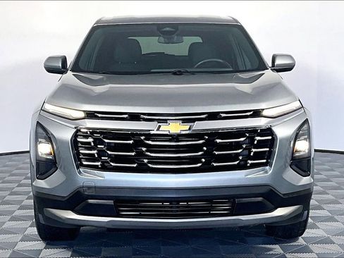 Used 2025 Chevrolet Equinox LT FWD image 3