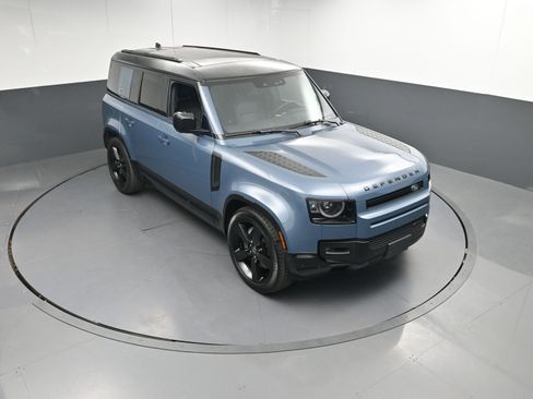 Certified 2023 Land Rover Defender 110 X-Dynamic SE image 39