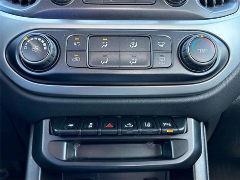 Used 2020 Chevrolet Colorado LT w/ Safety Package image 17