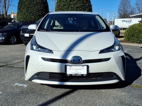 Used 2020 Toyota Prius XLE image 2