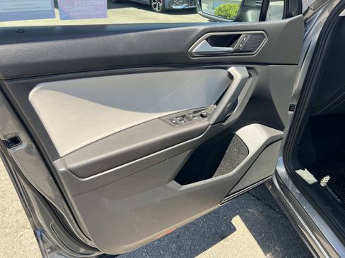 Used 2019 Volkswagen Tiguan SE w/ Panoramic Sunroof Package FWD image 6