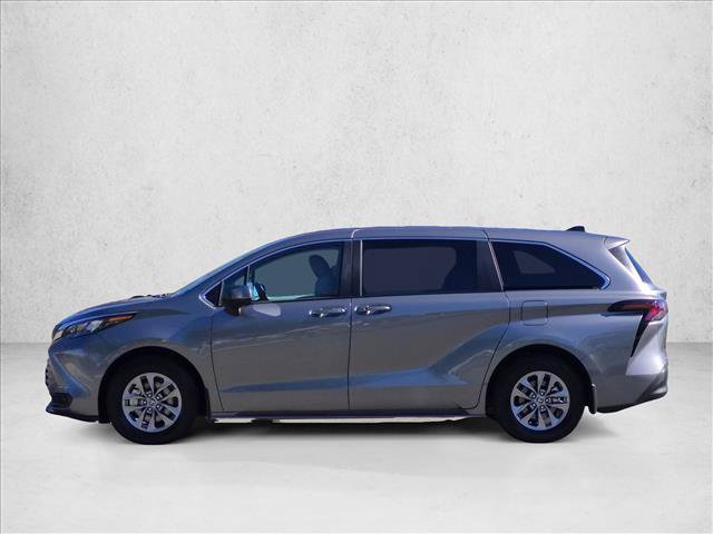 Used 2026 Toyota Sienna LE AWD/4WD image 9