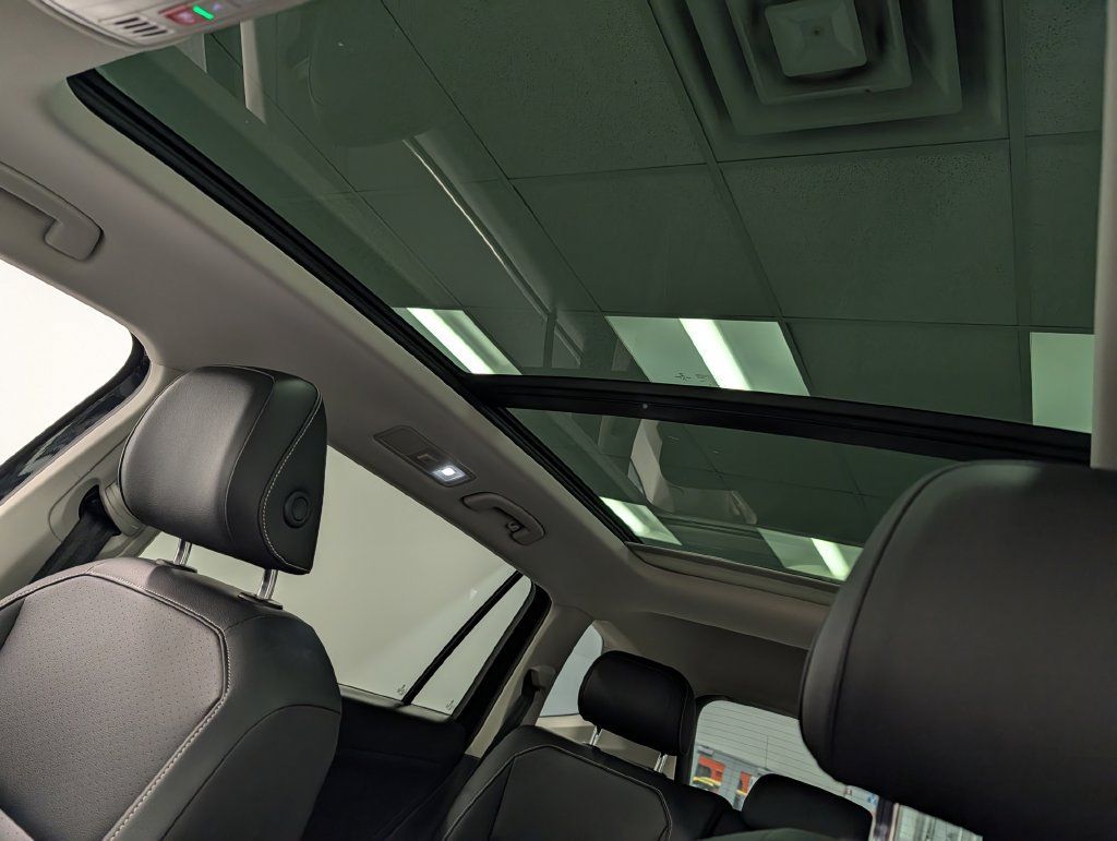 Used 2021 Volkswagen Tiguan SEL AWD/4WD image 26