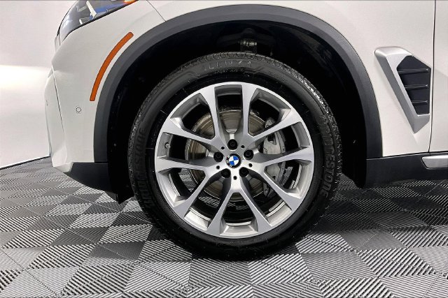 Used 2024 BMW X5 xDrive40i w/ Premium Package AWD/4WD image 12