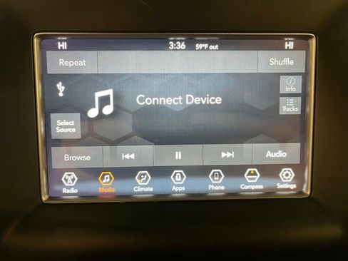 Used 2018 Jeep Grand Cherokee Laredo image 33