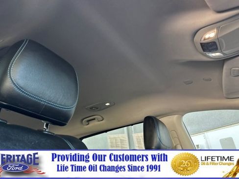 Used 2021 Chrysler Pacifica Touring-L FWD image 18