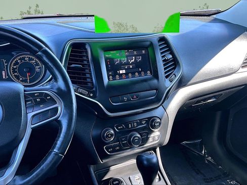 Used 2019 Jeep Cherokee Latitude Plus w/ Cold Weather Group image 6