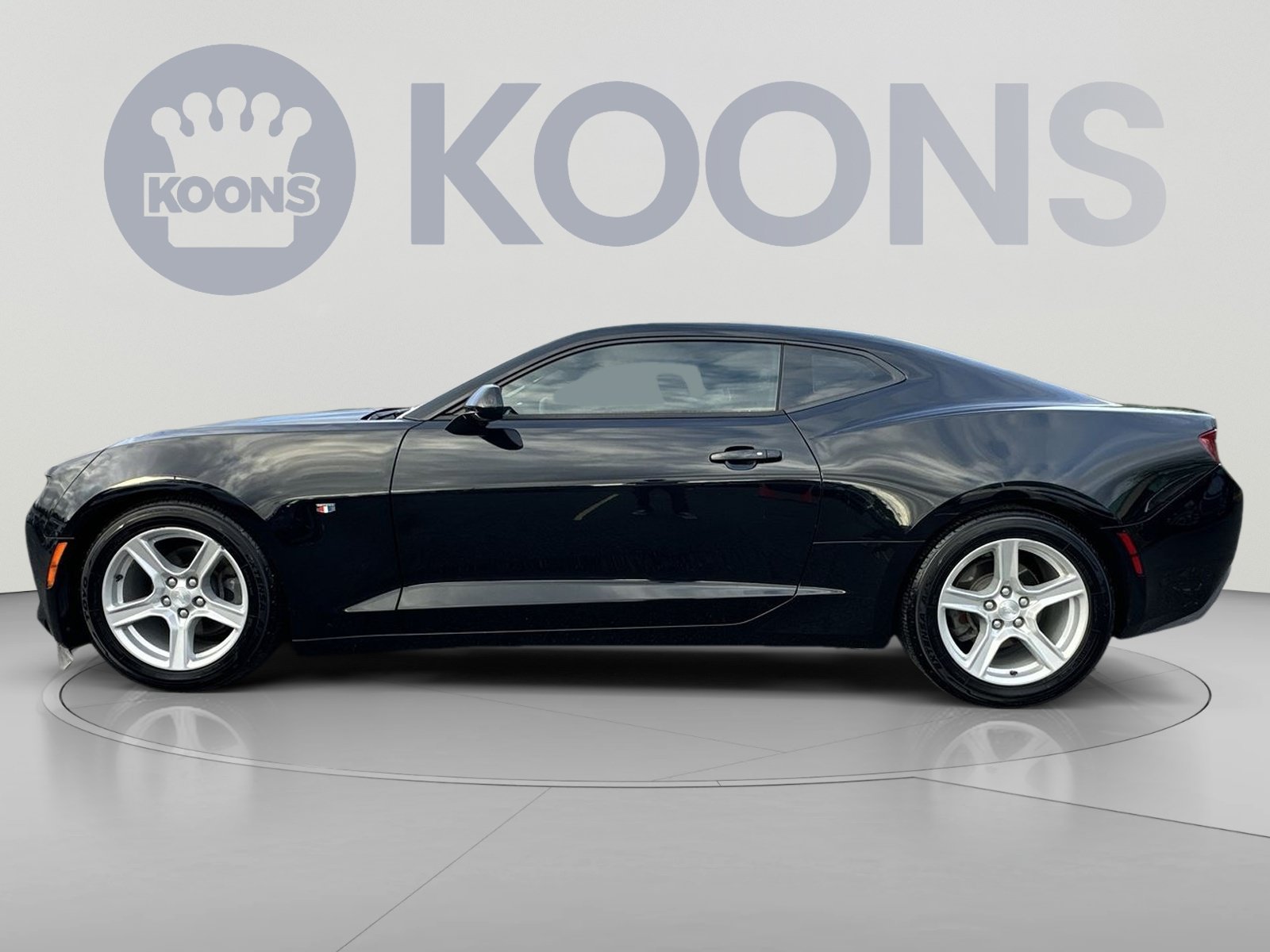Used 2018 Chevrolet Camaro LT RWD image 7