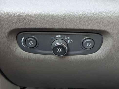 Used 2018 Chevrolet Traverse LT AWD/4WD image 16