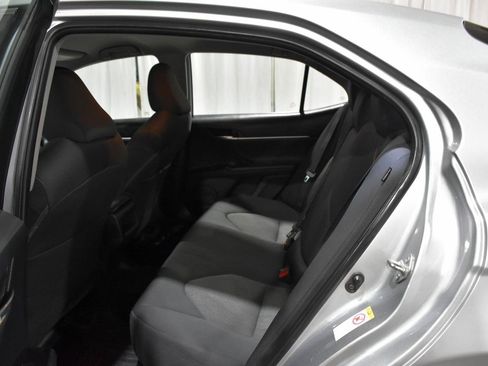 Used 2018 Toyota Camry LE FWD image 34
