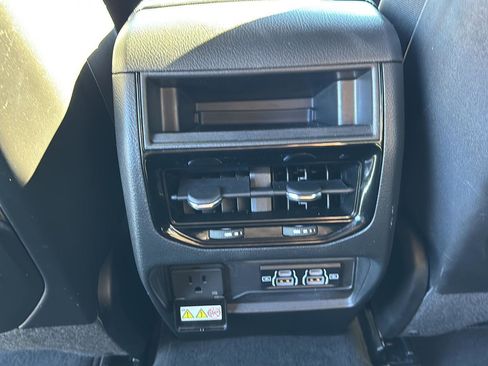 Used 2024 Jeep Grand Cherokee Altitude image 8