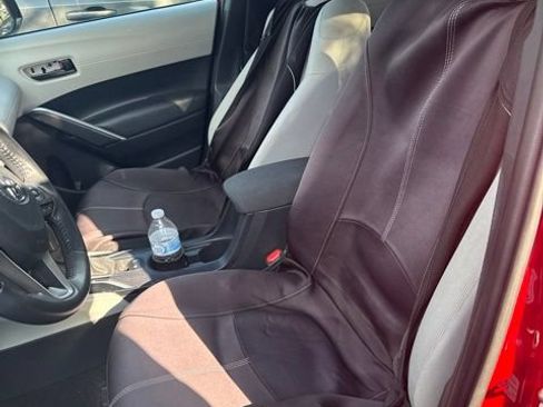 Used 2022 Toyota Corolla Cross LE FWD image 3