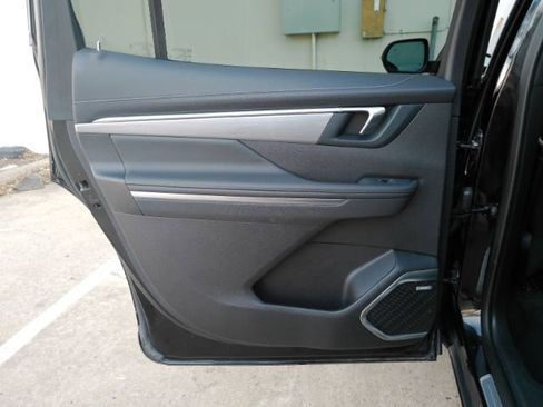 Used 2025 Buick Enclave Preferred image 16