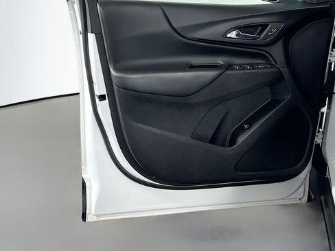 Used 2023 Chevrolet Equinox LT w/ Driver Convenience Package image 18