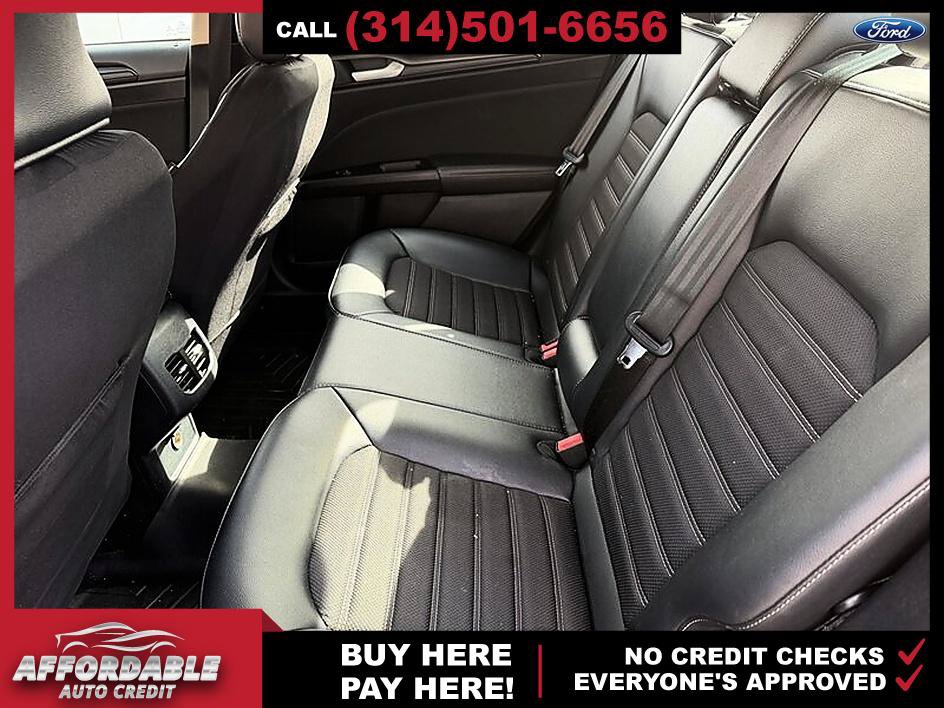 Used 2018 Ford Fusion SE w/ Equipment Group 201A FWD image 11