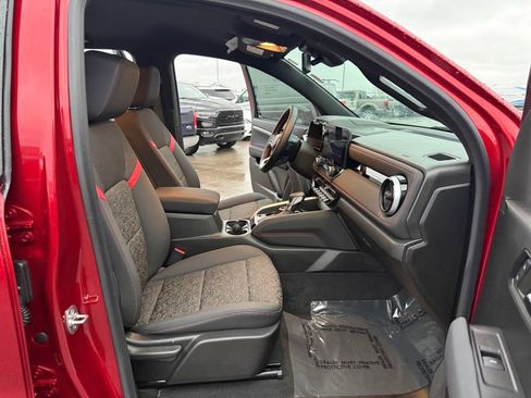 Used 2024 Chevrolet Colorado Z71 w/ Z71 Convenience Package 2 image 17