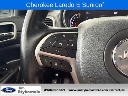 Used 2021 Jeep Grand Cherokee Laredo w/ Security & Convenience Group AWD/4WD image 24