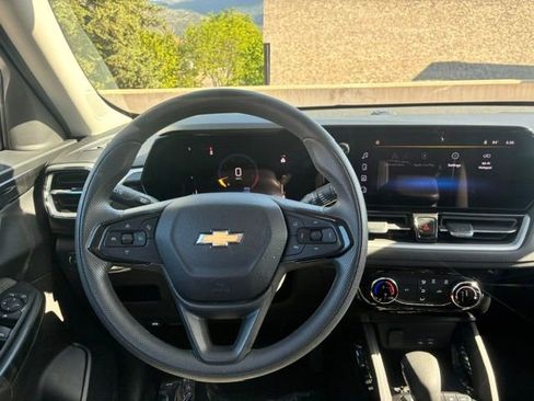 Used 2025 Chevrolet TrailBlazer LT AWD/4WD image 13