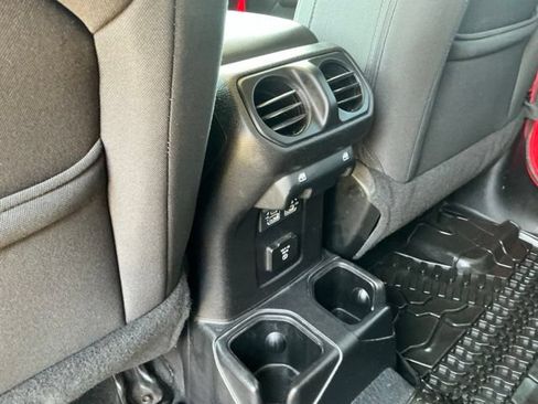 Used 2018 Jeep Wrangler Unlimited Sahara w/ Uconnect 4C Nav & Sound Group AWD/4WD image 35