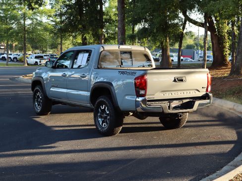 Used 2019 Toyota Tacoma TRD Off-Road AWD/4WD image 7