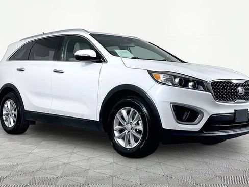 Used 2017 Kia Sorento LX FWD image 3