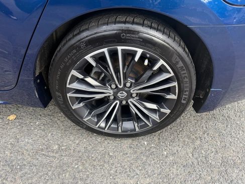 Used 2017 Nissan Maxima Platinum w/ Medallion Package image 9