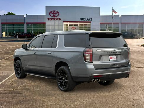 Used 2022 Chevrolet Suburban Premier AWD/4WD image 3