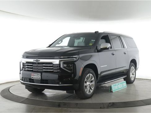 Used 2026 Chevrolet Suburban Premier w/ Sun And Tow Package AWD/4WD image 10