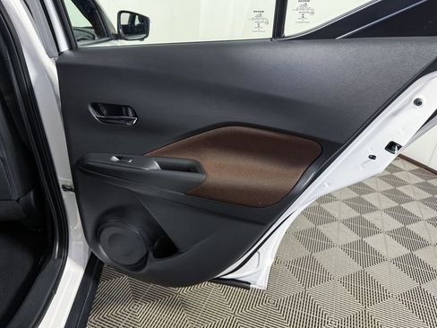 Used 2018 Nissan Kicks SR image 38