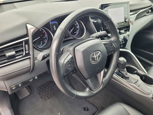 Used 2020 Toyota Camry SE image 25