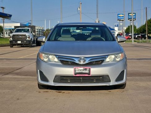 Used 2012 Toyota Camry LE FWD image 2
