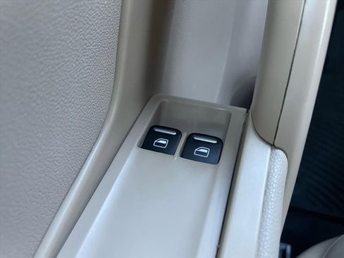 Used 2018 Volkswagen Beetle 2.0T SE FWD image 15
