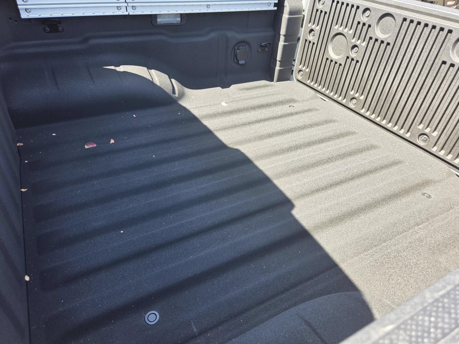 New 2027 Nissan Frontier SV w/ SV Convenience Package RWD image 11