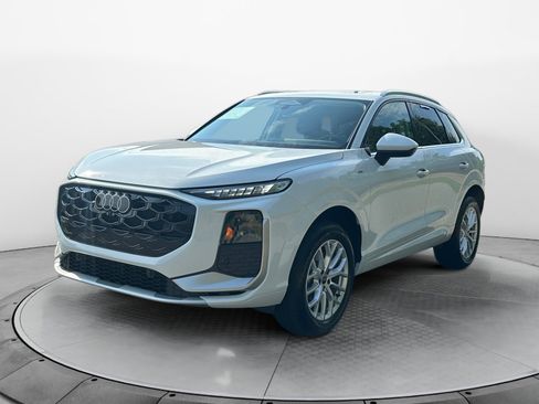 Certified 2026 Audi Q3 quattro 2.0T AWD/4WD image 3