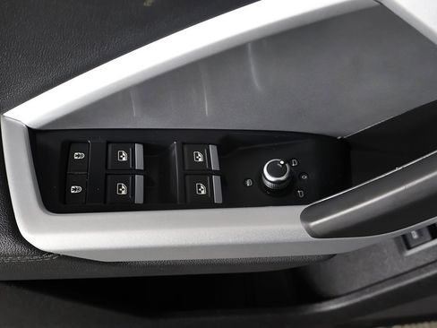 Used 2025 Audi Q3 2.0T Premium image 33