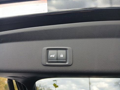 Used 2024 Mitsubishi Outlander SE image 12