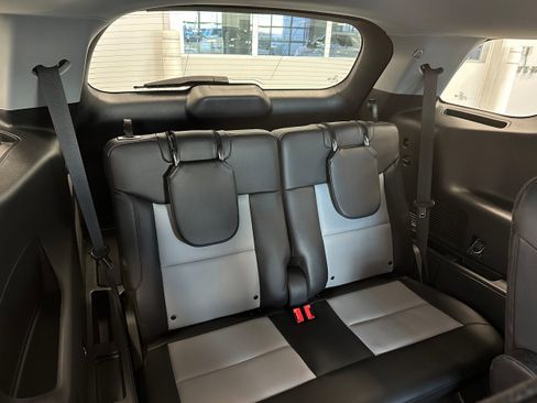 Used 2022 Ford Explorer XLT w/ Equipment Group 202A image 15