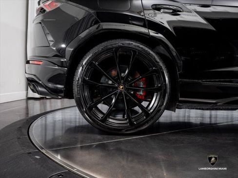 Used 2022 Lamborghini Urus AWD/4WD image 15