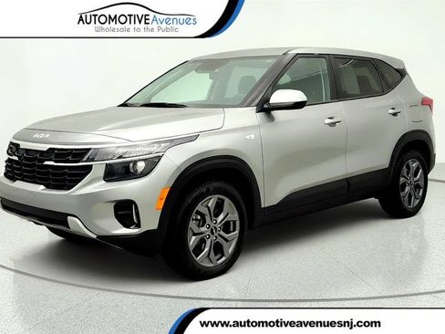 Used 2025 Kia Seltos LX AWD/4WD image 1