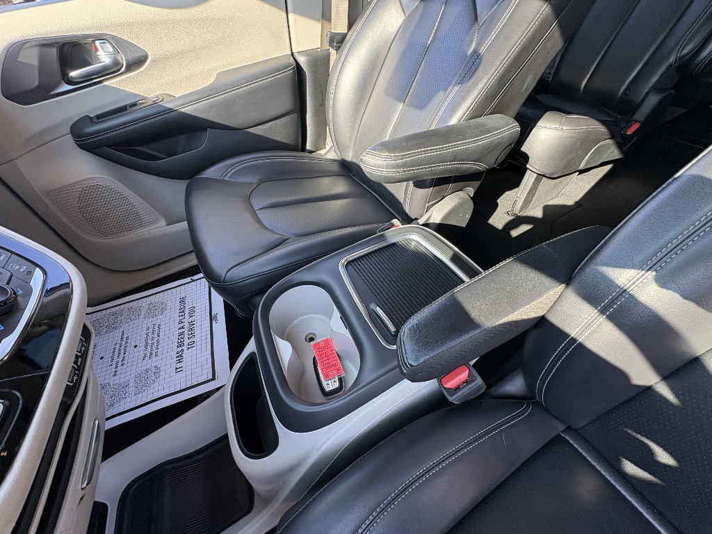 Used 2023 Chrysler Pacifica Touring-L FWD image 35