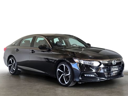 Used 2018 Honda Accord Sport image 3
