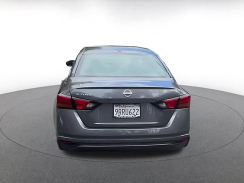 Used 2025 Nissan Altima 2.5 SV FWD image 10