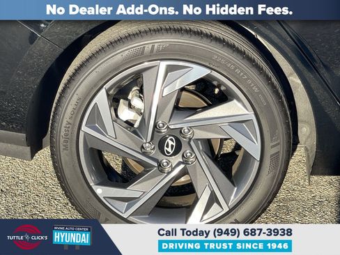 Certified 2025 Hyundai Elantra Sport image 11