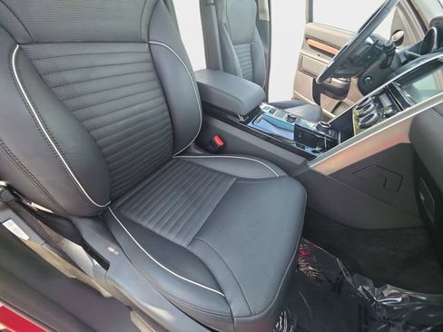 Used 2017 Land Rover Discovery HSE AWD/4WD image 10